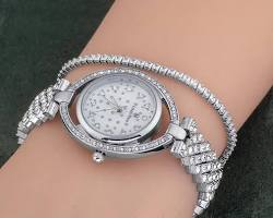 سوار التنس: كيف بدأ هذا التصميم الكلاسيكي ولماذا لا يزال عصرياً؟