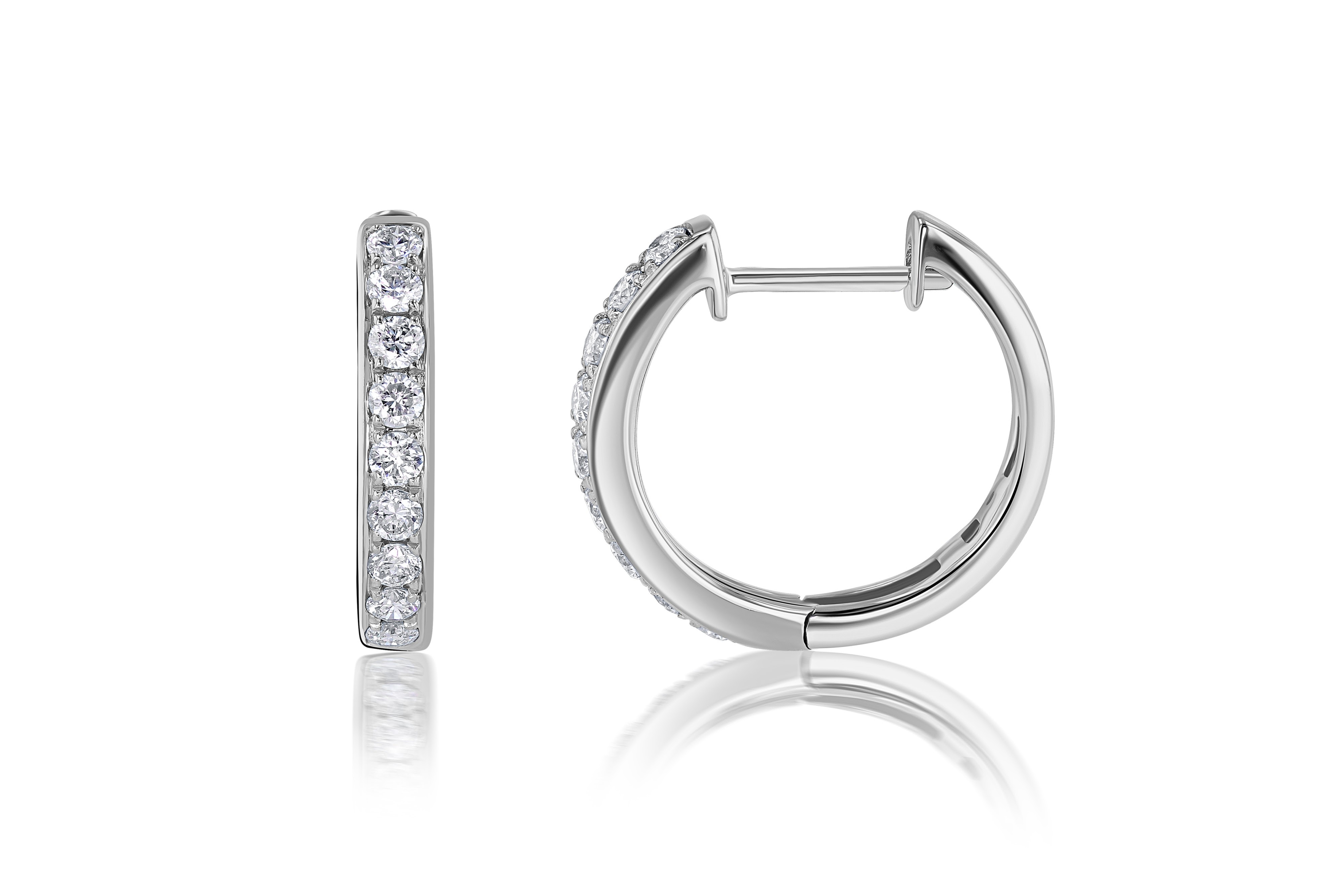 لماذا تعتبر الأقراط الحلقية (Hoops) من أكثر تصميمات المجوهرات النسائية استمرارية؟