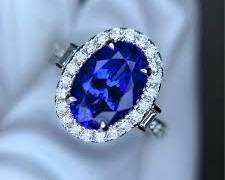 "سحر التنزانيت": لماذا يتوقع الخبراء اختفاء هذا الحجر الأزرق النادر وارتفاع سعره 500%؟