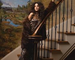 "مجوهرات الإدراك الحسي": كيف تتفاعل قلادتكِ مع موسيقى الحفل لتغير إضاءتها وبريقها؟