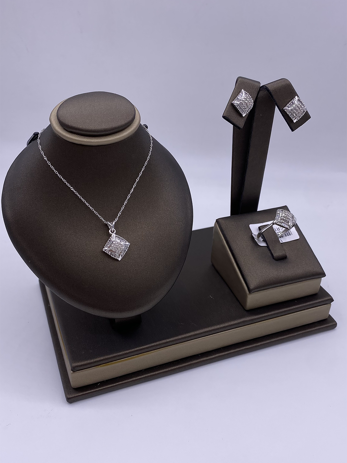 نص طقم الماس