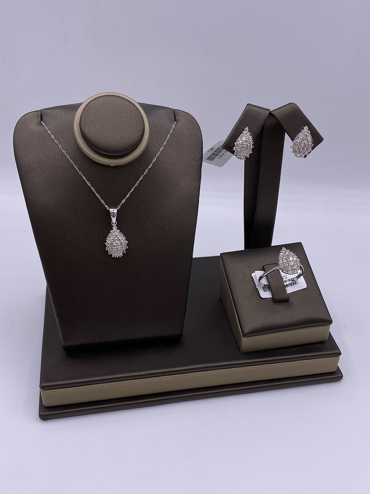 نص طقم ذهب والماس